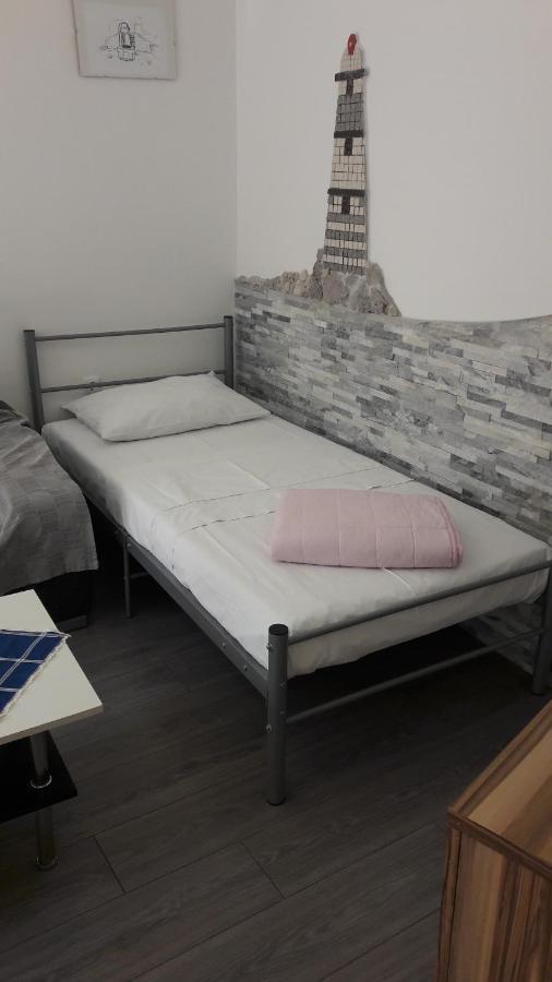 Apartmani Maric Selce Exterior foto