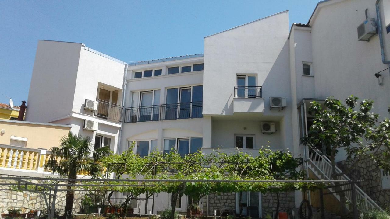 Apartmani Maric Selce Exterior foto