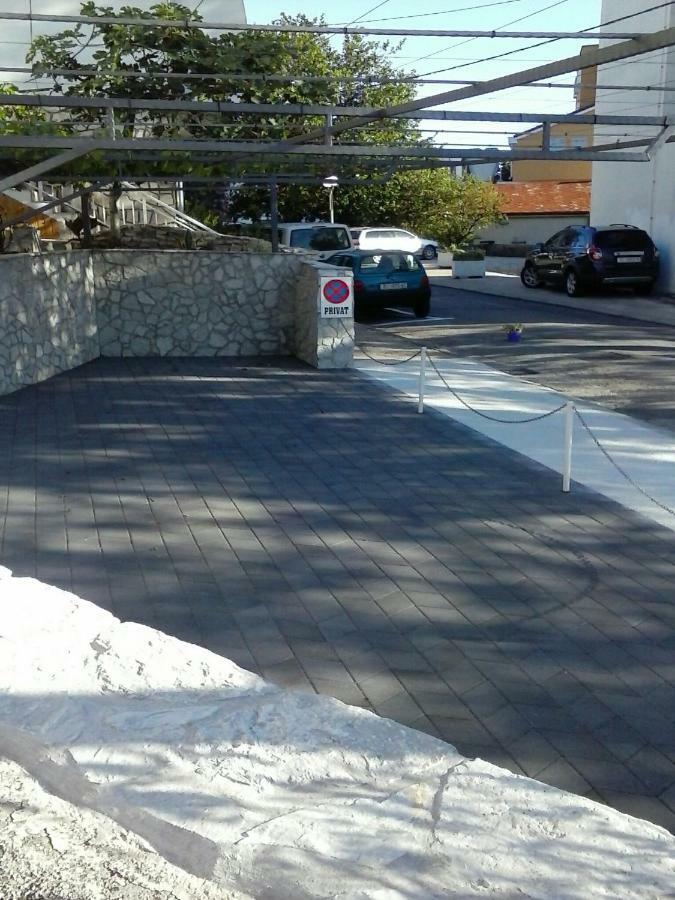 Apartmani Maric Selce Exterior foto