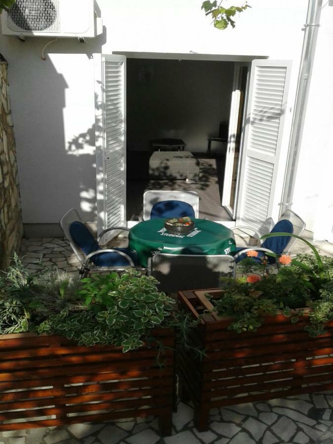 Apartmani Maric Selce Exterior foto