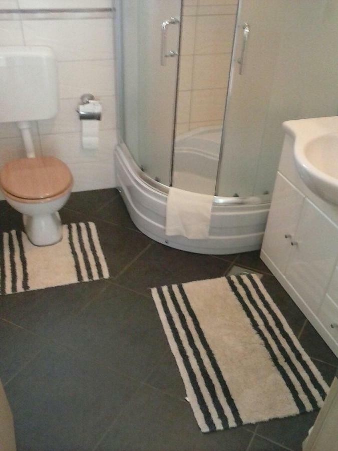 Apartmani Maric Selce Exterior foto